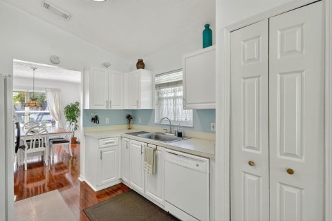 House in St. Lucie, Florida 2 bedrooms, 131.92 sq.m. № 2184482 - photo 9