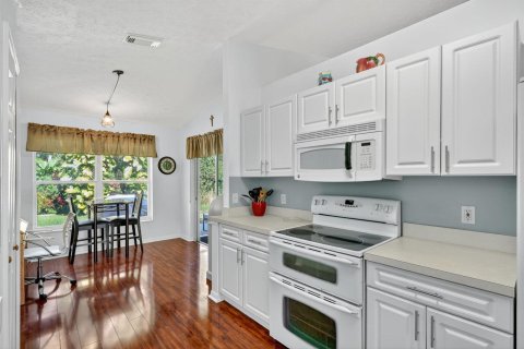 House in St. Lucie, Florida 2 bedrooms, 131.92 sq.m. № 2184482 - photo 10