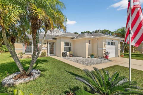 House in St. Lucie, Florida 2 bedrooms, 131.92 sq.m. № 2184482 - photo 3