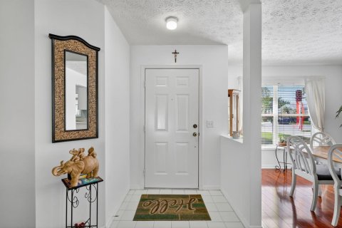 House in St. Lucie, Florida 2 bedrooms, 131.92 sq.m. № 2184482 - photo 4