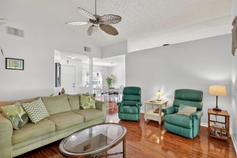 House in St. Lucie, Florida 2 bedrooms, 131.92 sq.m. № 2184482 - photo 6