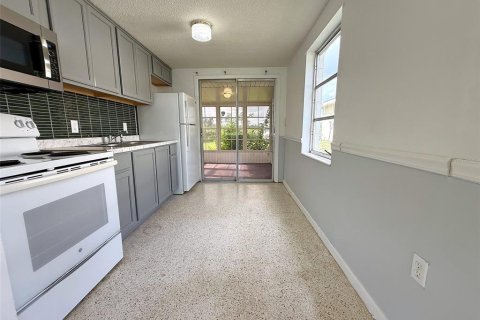 Townhouse in Sebring, Florida 2 bedrooms, 124.86 sq.m. № 2384205 - photo 6