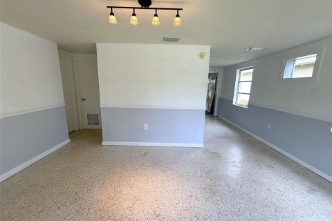 Townhouse in Sebring, Florida 2 bedrooms, 124.86 sq.m. № 2384205 - photo 3