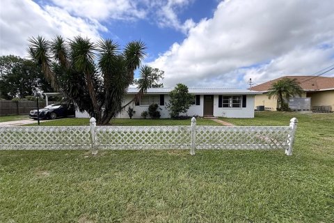 Townhouse in Sebring, Florida 2 bedrooms, 124.86 sq.m. № 2384205