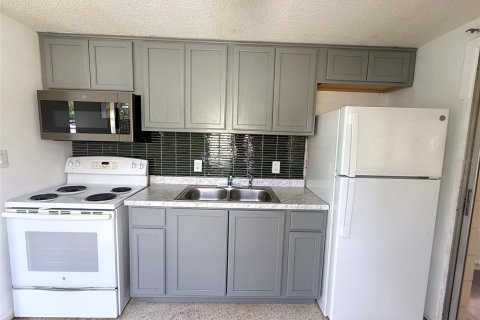 Townhouse in Sebring, Florida 2 bedrooms, 124.86 sq.m. № 2384205 - photo 5