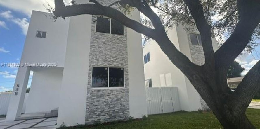 House in Fort Lauderdale, Florida 3 bedrooms, 153.29 sq.m. № 1919960