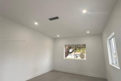 House in Fort Lauderdale, Florida 3 bedrooms, 153.29 sq.m. № 1919960 - photo 17