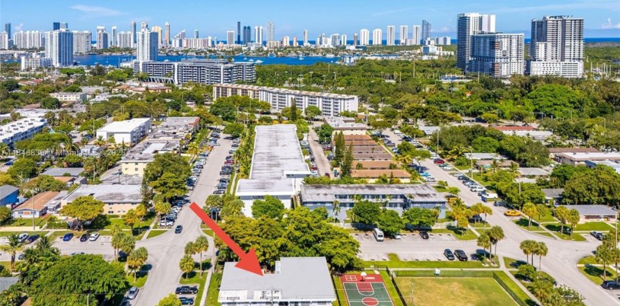 Villa ou maison à North Miami Beach, Floride 1 chambre № 1852067