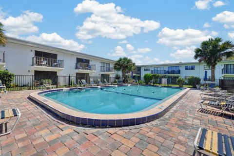 Condo in Daytona Beach, Florida, 1 bedroom  № 2393878 - photo 22