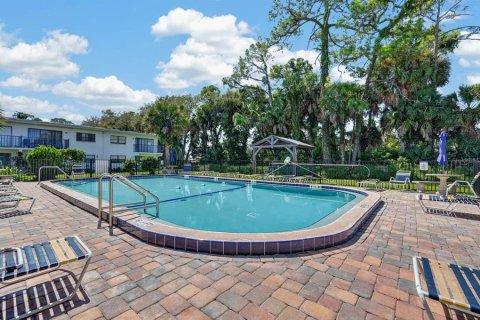 Condo in Daytona Beach, Florida, 1 bedroom  № 2393878 - photo 23