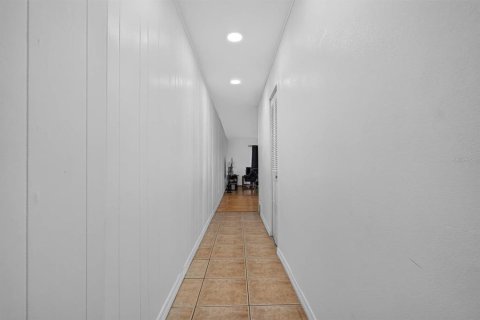 Condo in Daytona Beach, Florida, 1 bedroom  № 2393878 - photo 6