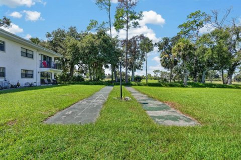 Condo in Daytona Beach, Florida, 1 bedroom  № 2393878 - photo 26