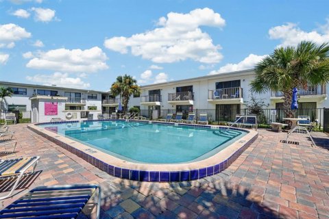 Condo in Daytona Beach, Florida, 1 bedroom  № 2393878 - photo 21