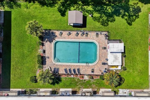 Condo in Daytona Beach, Florida, 1 bedroom  № 2393878 - photo 18