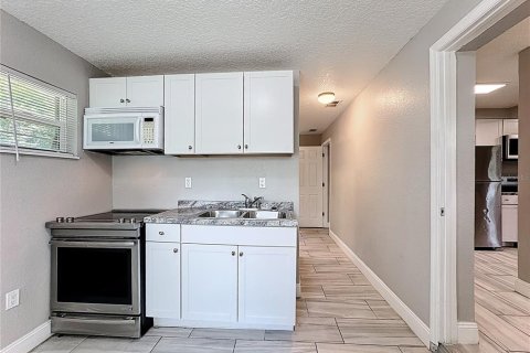 House in Altamonte Springs, Florida 5 bedrooms, 135.92 sq.m. № 1884057 - photo 19