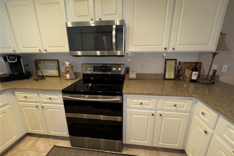 House in Frostproof, Florida 3 bedrooms, 163.14 sq.m. № 1580165 - photo 22