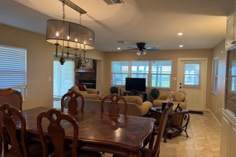House in Frostproof, Florida 3 bedrooms, 163.14 sq.m. № 1580165 - photo 25