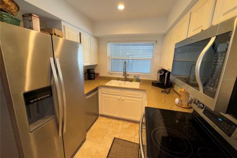 House in Frostproof, Florida 3 bedrooms, 163.14 sq.m. № 1580165 - photo 23