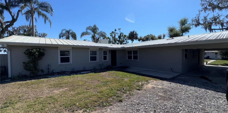 House in Frostproof, Florida 3 bedrooms, 163.14 sq.m. № 1580165
