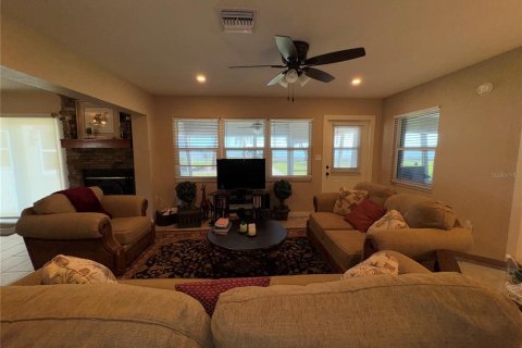 House in Frostproof, Florida 3 bedrooms, 163.14 sq.m. № 1580165 - photo 26