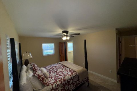 House in Frostproof, Florida 3 bedrooms, 163.14 sq.m. № 1580165 - photo 11