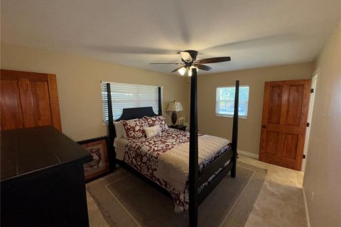 House in Frostproof, Florida 3 bedrooms, 163.14 sq.m. № 1580165 - photo 12