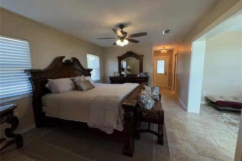 House in Frostproof, Florida 3 bedrooms, 163.14 sq.m. № 1580165 - photo 5