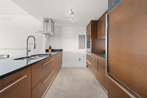 Copropriété à louer à Miami, Floride: 2 chambres, 141.03 m2 № 2016292 - photo 4