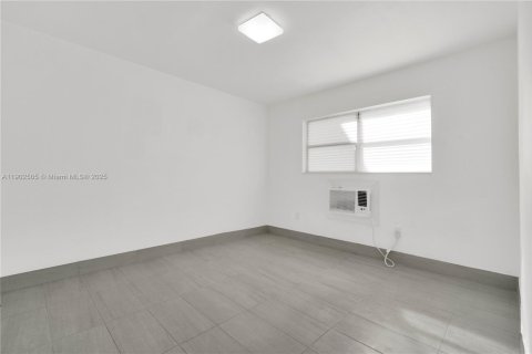 Condo in North Miami, Florida, 1 bedroom  № 1954271 - photo 14