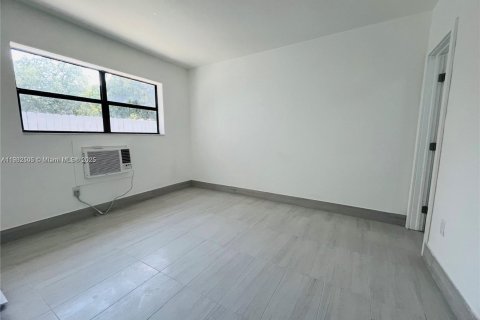 Condo in North Miami, Florida, 1 bedroom  № 1954271 - photo 10
