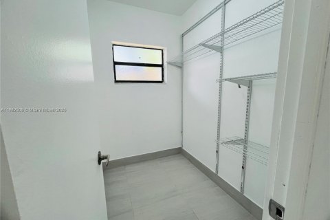 Condo in North Miami, Florida, 1 bedroom  № 1954271 - photo 12