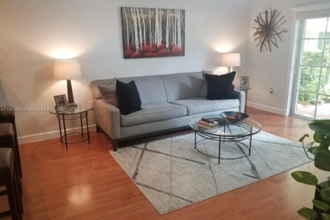 Condo in Fort Lauderdale, Florida, 1 bedroom  № 1954468 - photo 1