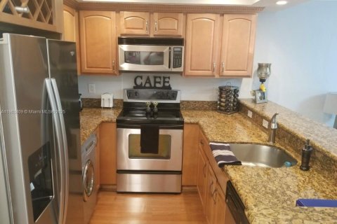 Condo in Fort Lauderdale, Florida, 1 bedroom  № 1954468 - photo 5