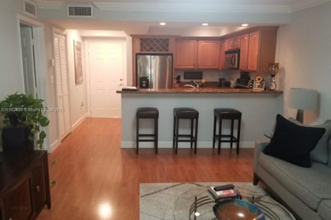 Condo in Fort Lauderdale, Florida, 1 bedroom  № 1954468 - photo 2