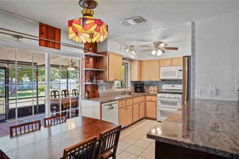 Casa en venta en Daytona Beach, Florida, 4 dormitorios, 123.47 m2 № 1798338 - foto 11