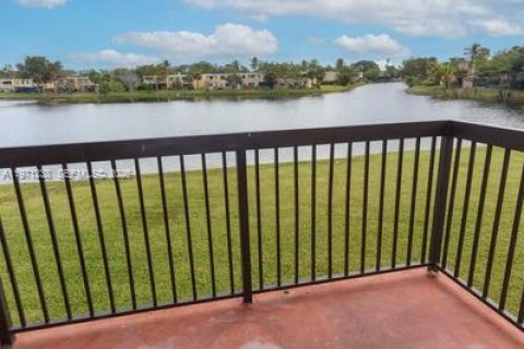 Condominio en alquiler en Sunrise, Florida, 3 dormitorios, 112.97 m2 № 2044074 - foto 2