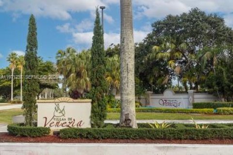Condominio en Sunrise, Florida, 3 dormitorios  № 2044074