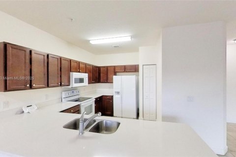 Copropriété à louer à Miami, Floride: 3 chambres, 125.33 m2 № 1896859 - photo 1