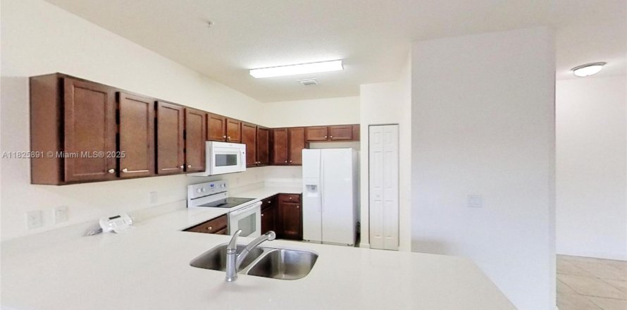 Condo à Miami, Floride, 3 chambres  № 1896859