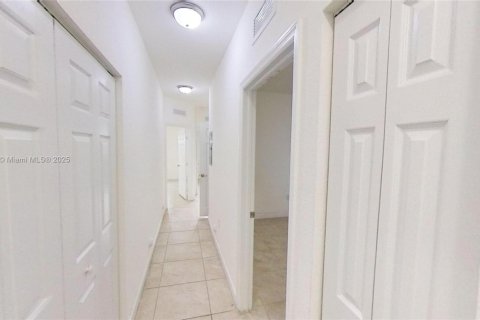 Copropriété à louer à Miami, Floride: 3 chambres, 125.33 m2 № 1896859 - photo 5