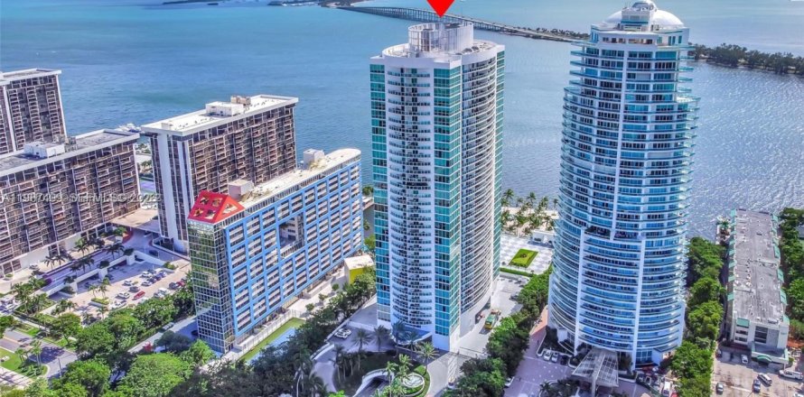 Condominio en Miami, Florida, 1 dormitorio  № 2029938
