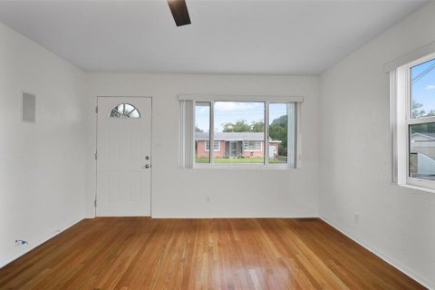 Villa ou maison à louer à Holly Hill, Floride: 2 chambres, 93.27 m2 № 2400934 - photo 3