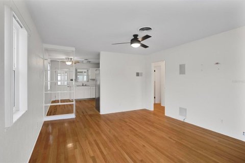 Villa ou maison à louer à Holly Hill, Floride: 2 chambres, 93.27 m2 № 2400934 - photo 7