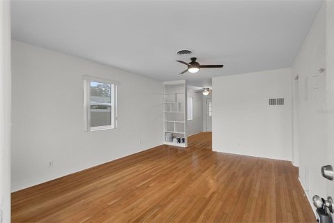 Villa ou maison à louer à Holly Hill, Floride: 2 chambres, 93.27 m2 № 2400934 - photo 4