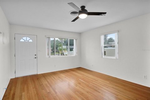 Villa ou maison à louer à Holly Hill, Floride: 2 chambres, 93.27 m2 № 2400934 - photo 5