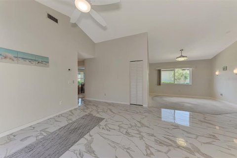 House in Englewood, Florida 2 bedrooms, 132.01 sq.m. № 1213529 - photo 20