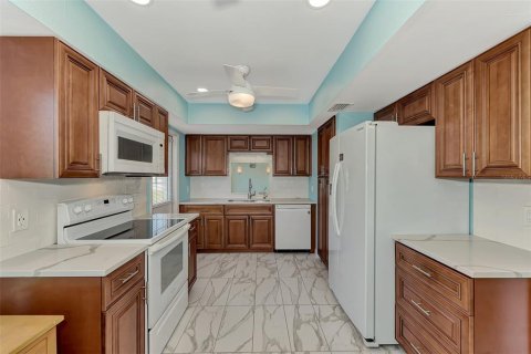 House in Englewood, Florida 2 bedrooms, 132.01 sq.m. № 1213529 - photo 13