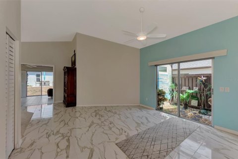 House in Englewood, Florida 2 bedrooms, 132.01 sq.m. № 1213529 - photo 18