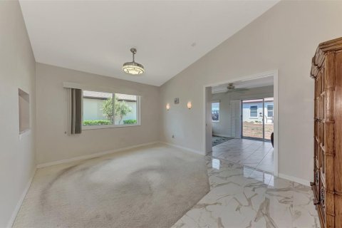 House in Englewood, Florida 2 bedrooms, 132.01 sq.m. № 1213529 - photo 23