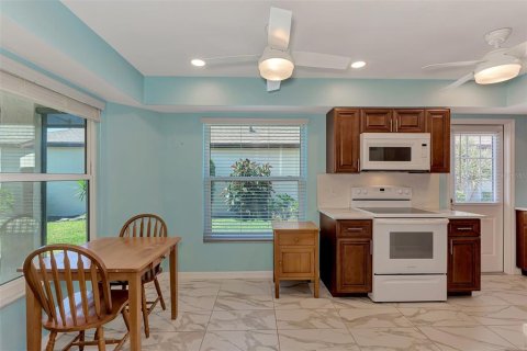 House in Englewood, Florida 2 bedrooms, 132.01 sq.m. № 1213529 - photo 10